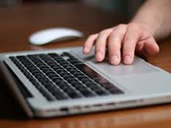 هل تعلم سبب ترتيب لوحة المفاتيح بنظام QWERTY؟